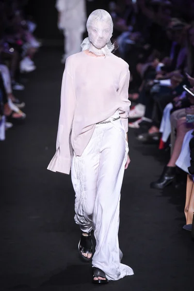 Look 11